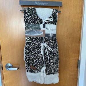 Koolaburra by UGG Green & White Meira Holiday Tree Skirt, 54 in. Round MSRP $70